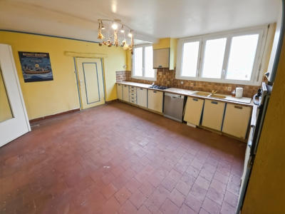 Maison - 202 m² - 7 pièces