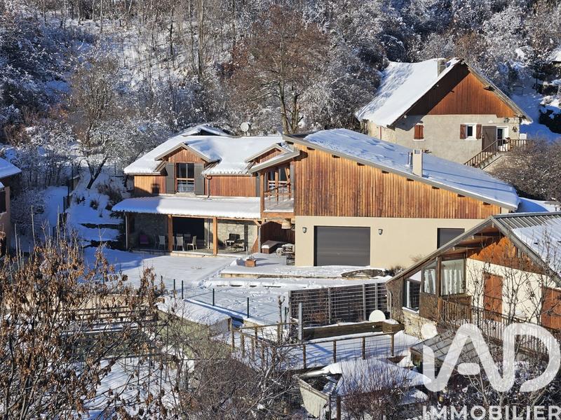Châlet - 287 m² - 10 pièces