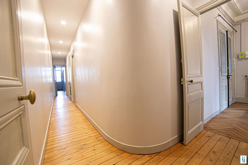 Appartement - 143 m² - 5 pièces