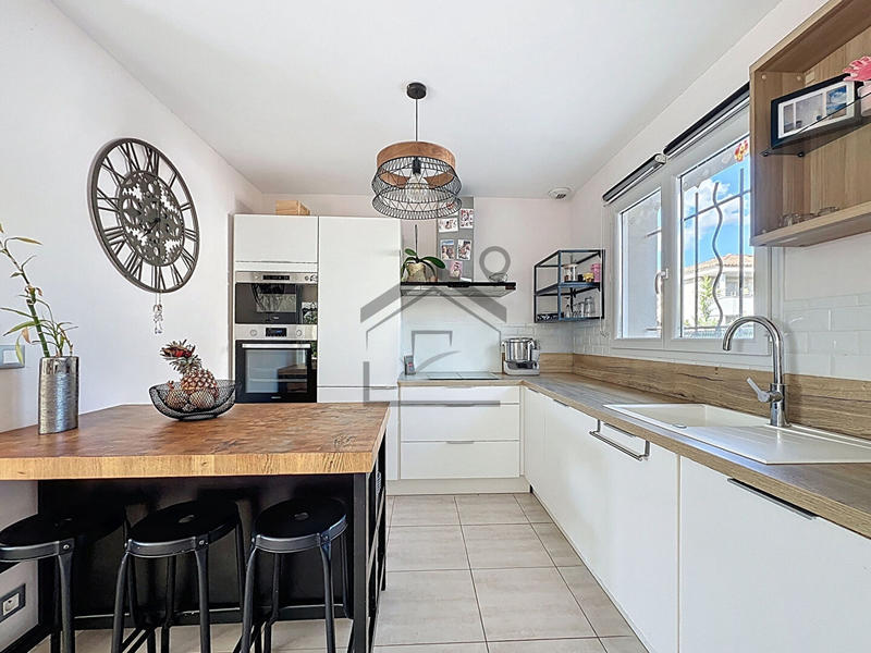 Maison - 93 m² - 5 pièces