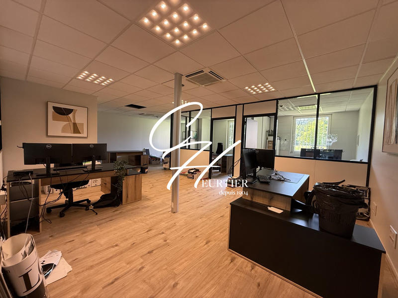 Local commercial - 334 m² - 14 pièces