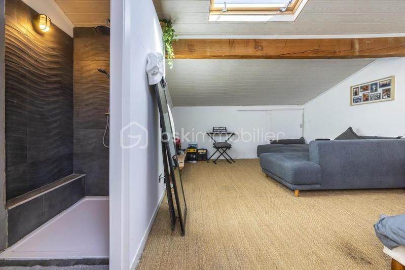 Maison - 250 m² - 9 pièces