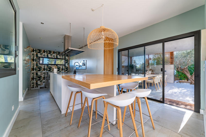 Maison - 365 m² - 8 pièces