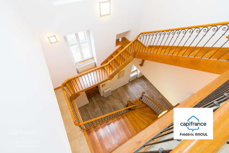 Maison - 240 m² - 8 pièces