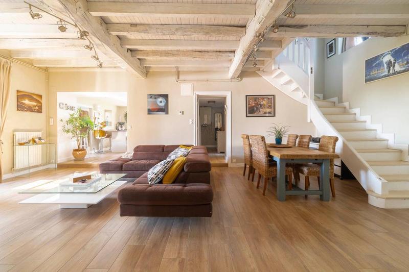 Maison - 235 m² - 5 pièces