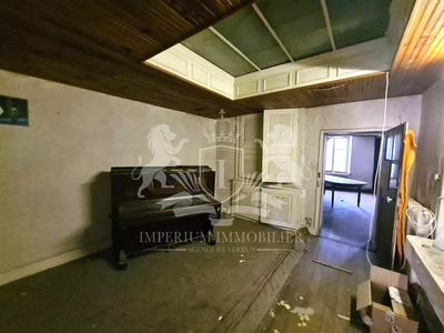 Maison - 236 m² - 7 pièces