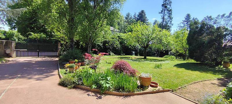 Maison - 240 m² - 8 pièces