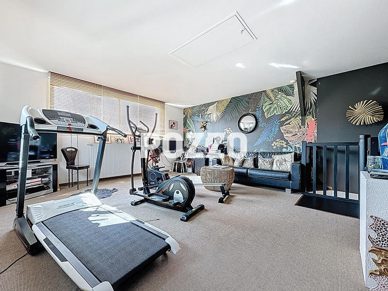 Maison - 220 m² - 8 pièces