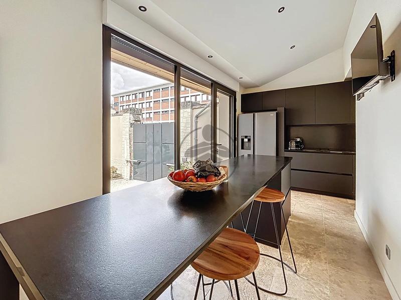 Maison - 185 m² - 7 pièces