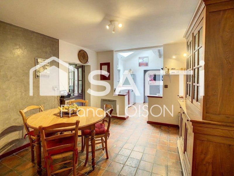 Maison - 203 m² - 7 pièces