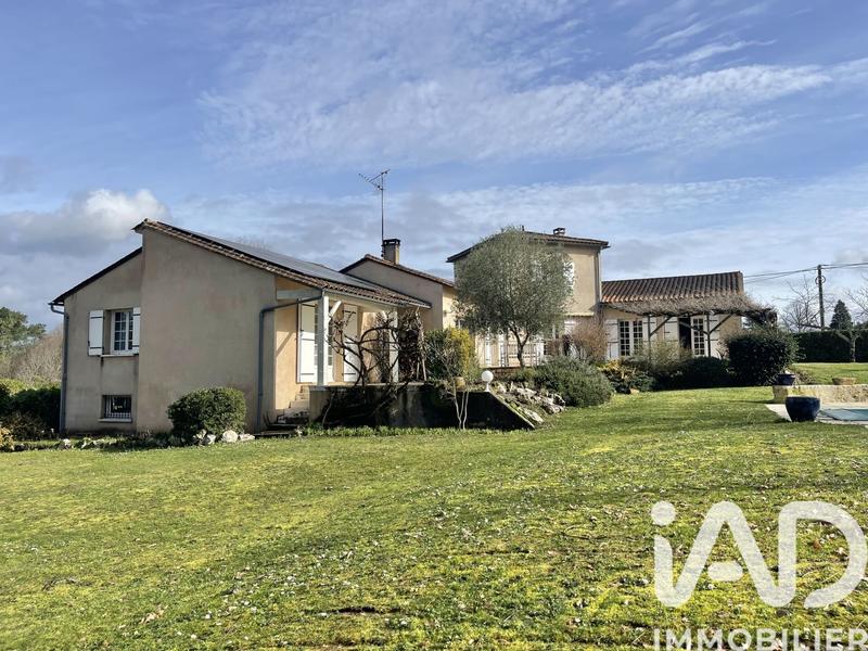 Maison - 222 m² - 9 pièces