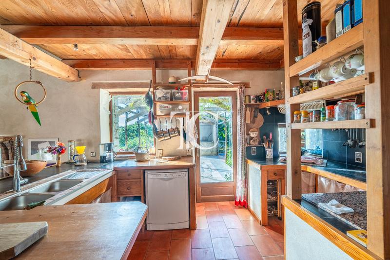 Maison - 223 m² - 9 pièces