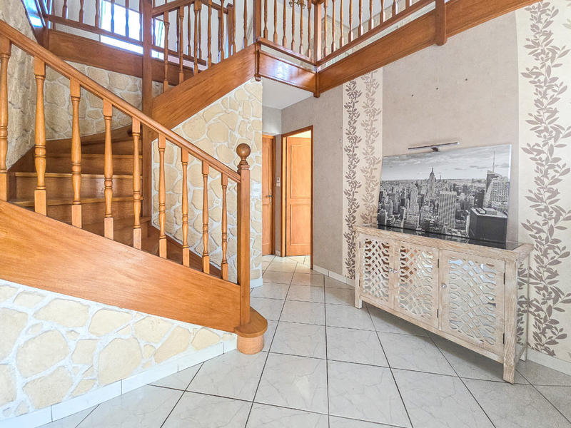 Maison - 220 m² - 7 pièces