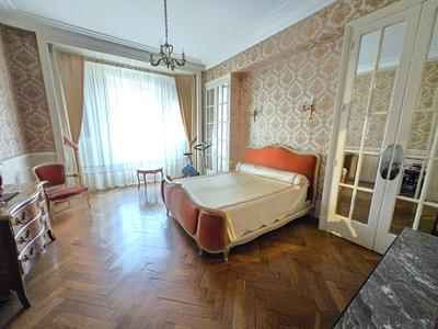 Appartement - 186 m² - 6 pièces