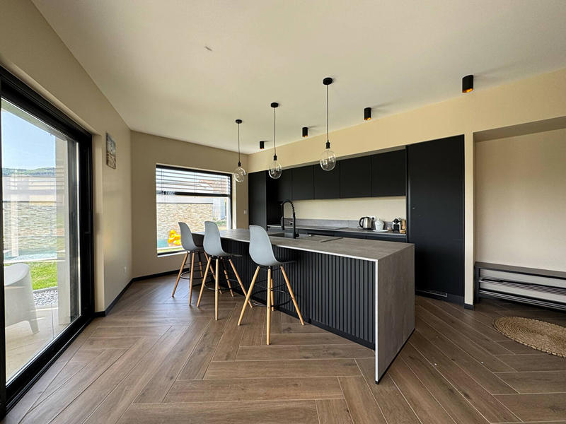 Maison - 170 m² - 6 pièces