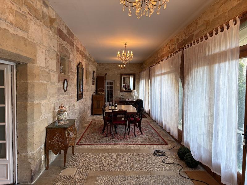 Château - 450 m² - 16 pièces