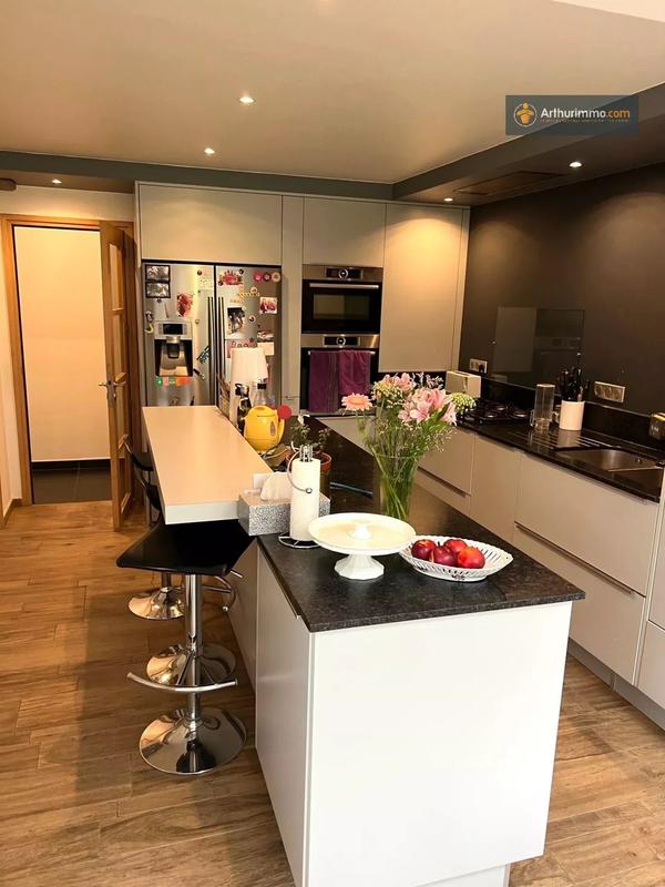 Maison - 300 m² - 9 pièces