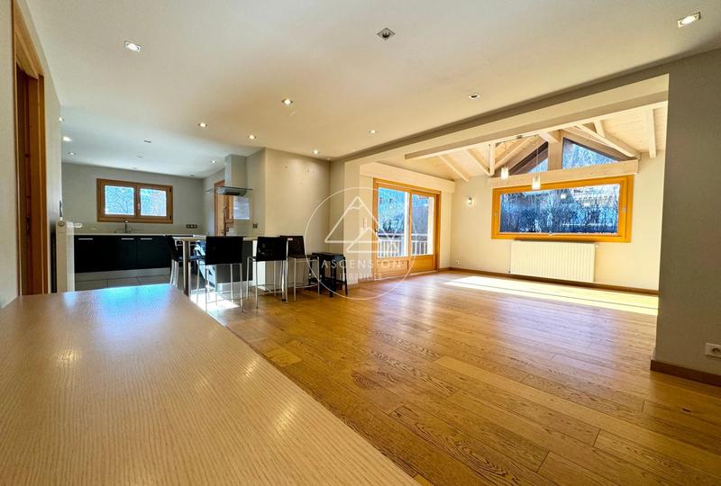 Châlet - 278 m² - 7 pièces