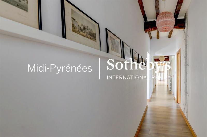 Maison - 440 m² - 12 pièces