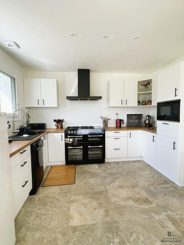 Maison - 96 m² - 4 pièces