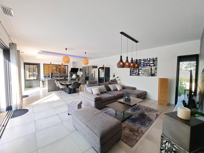 Maison - 206 m² - 6 pièces