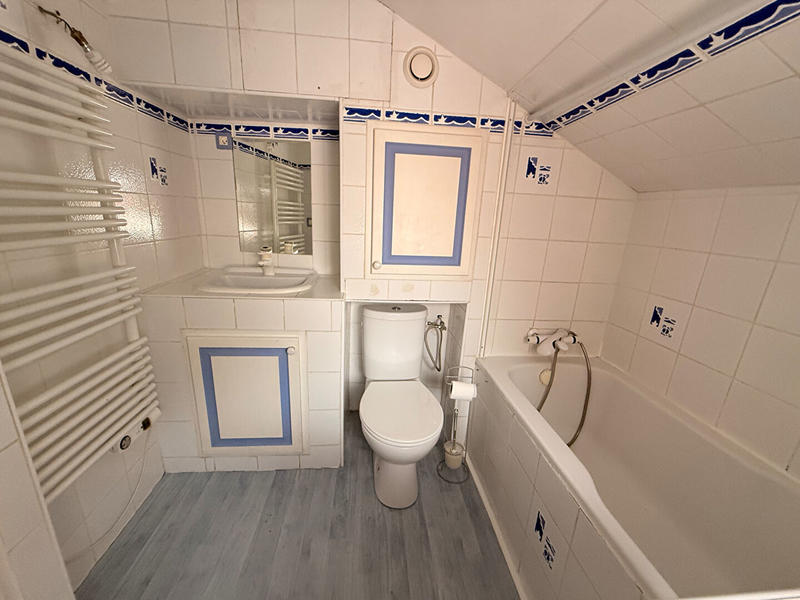 Maison - 216 m² - 9 pièces