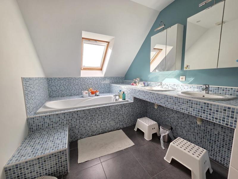 Pavillon - 199 m² - 8 pièces