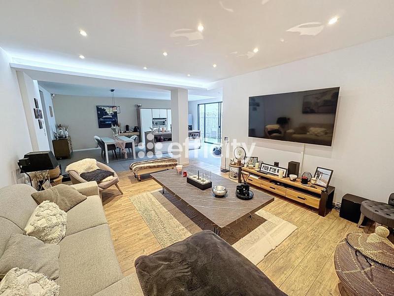 Appartement - 110 m² - 2 pièces