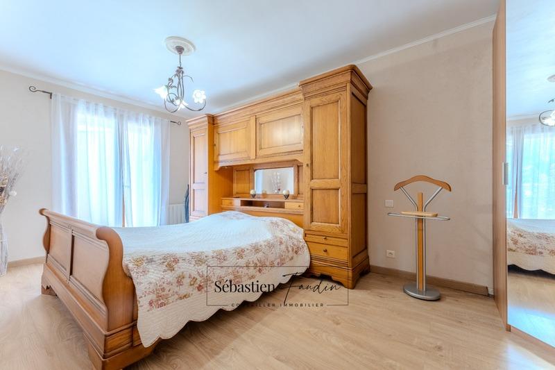 Maison - 211 m² - 7 pièces