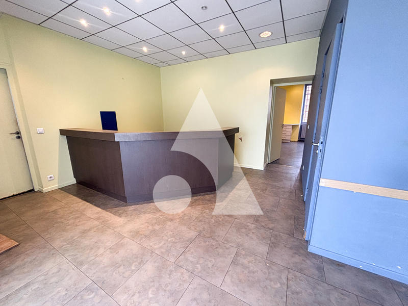 Local commercial - 106 m² - 4 pièces