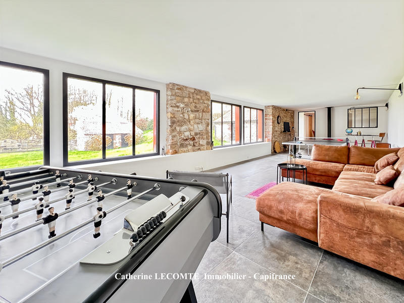 Maison - 285 m² - 10 pièces