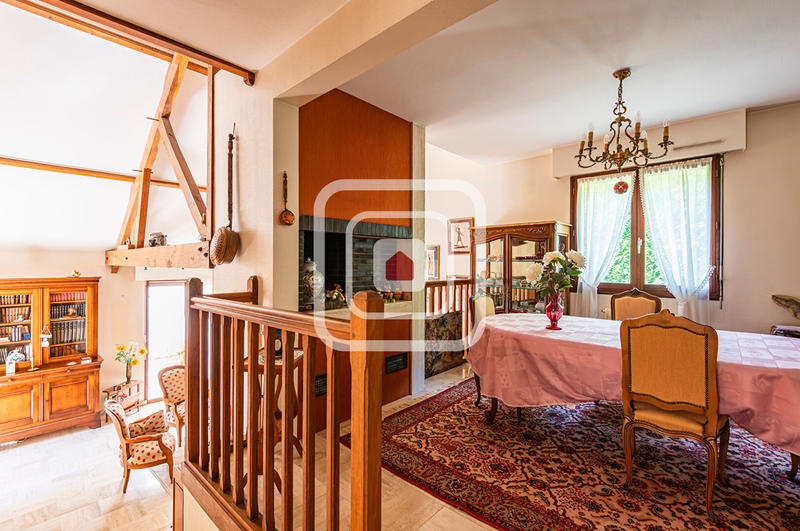 Maison - 183 m² - 8 pièces