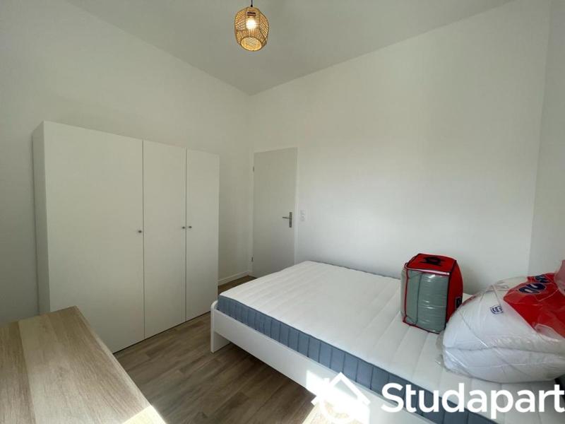 Chambre - 11 m² - 1 pièce