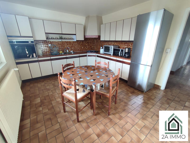 Maison - 230 m² - 9 pièces