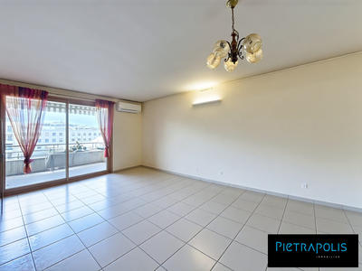 Appartement - 80 m² - 3 pièces