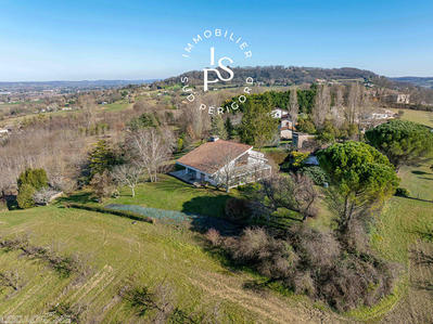 Maison - 203 m² - 6 pièces