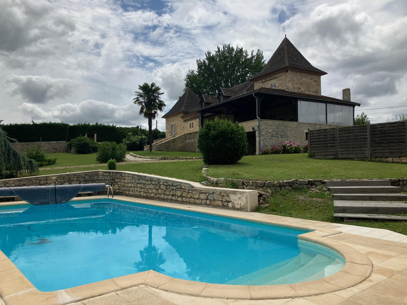 Maison - 220 m² - 8 pièces