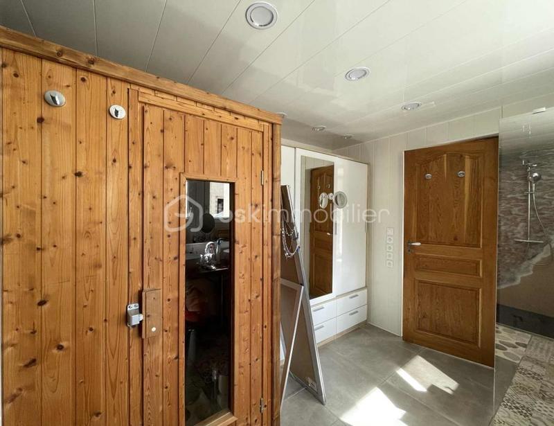 Maison - 225 m² - 6 pièces