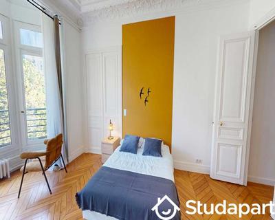 Chambre - 250 m² - 1 pièce