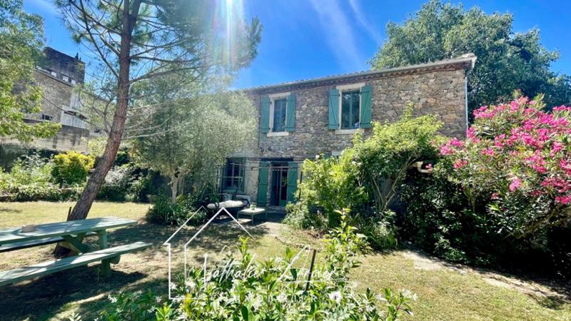 Maison - 254 m² - 8 pièces