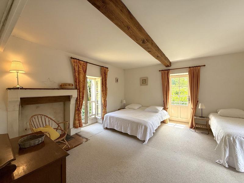 Maison - 247 m² - 8 pièces