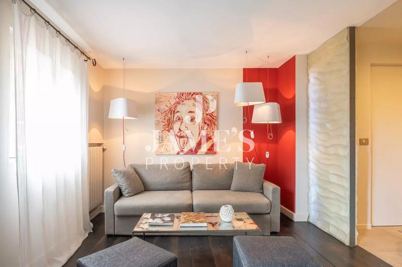 Maison - 330 m² - 8 pièces