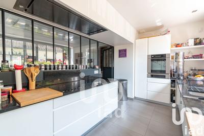 Maison - 216 m² - 8 pièces