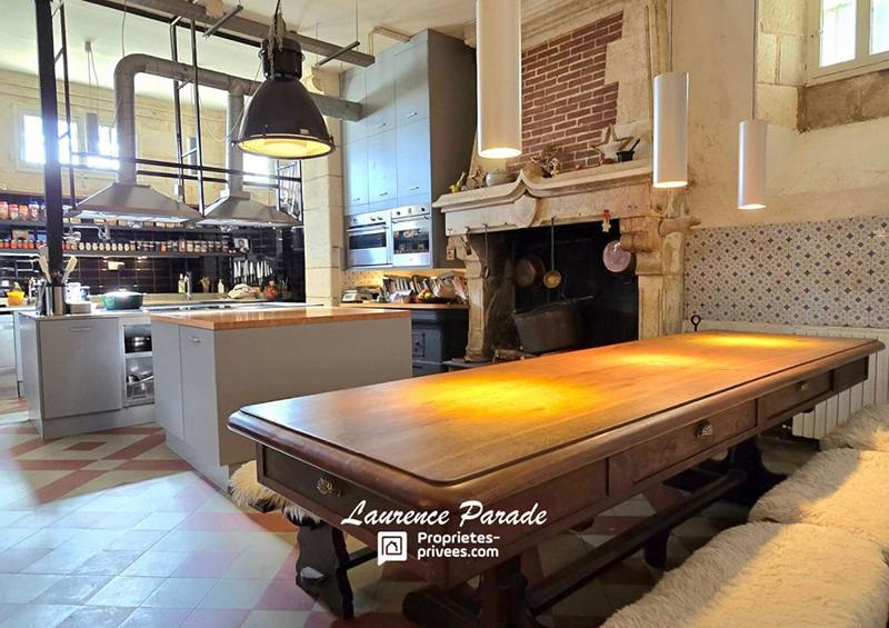 Maison - 625 m² - 20 pièces