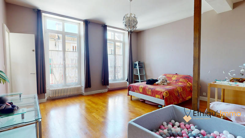 Maison - 228 m² - 8 pièces