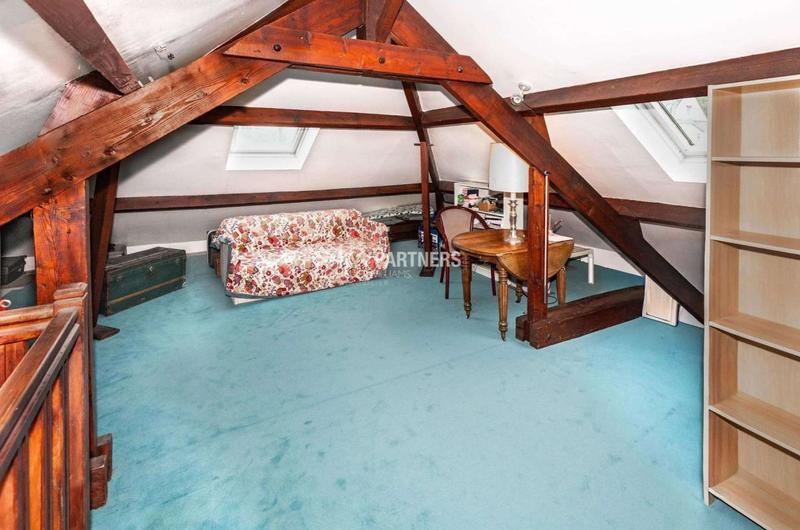 Maison - 142 m² - 9 pièces