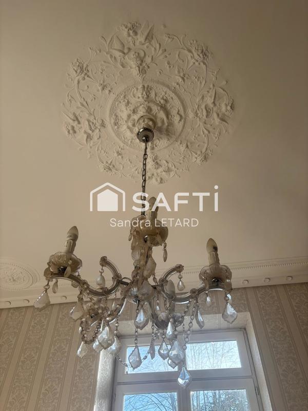 Maison - 221 m² - 9 pièces