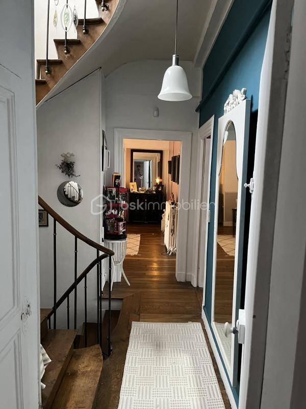 Demeure - 180 m² - 9 pièces