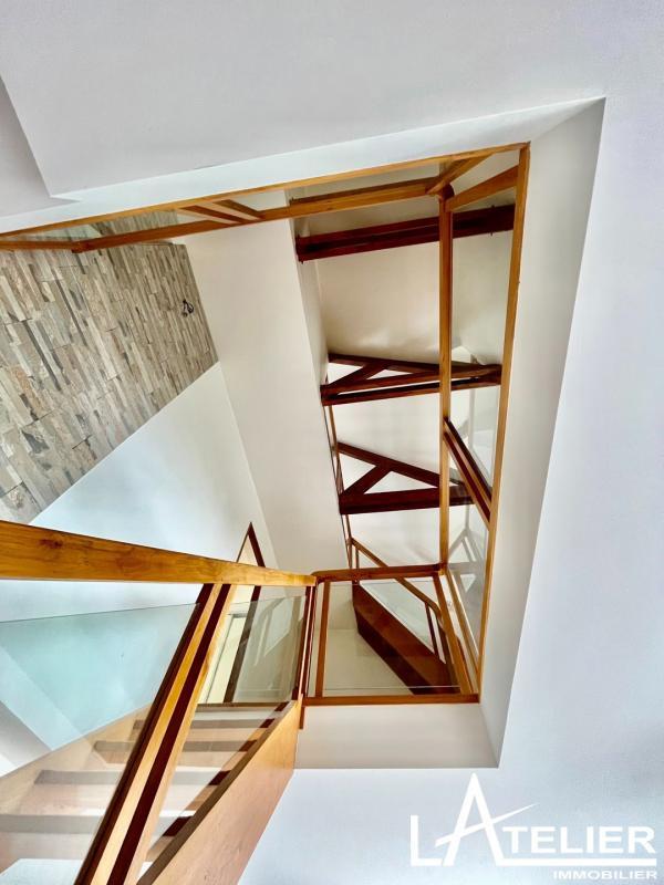 Maison - 210 m² - 10 pièces