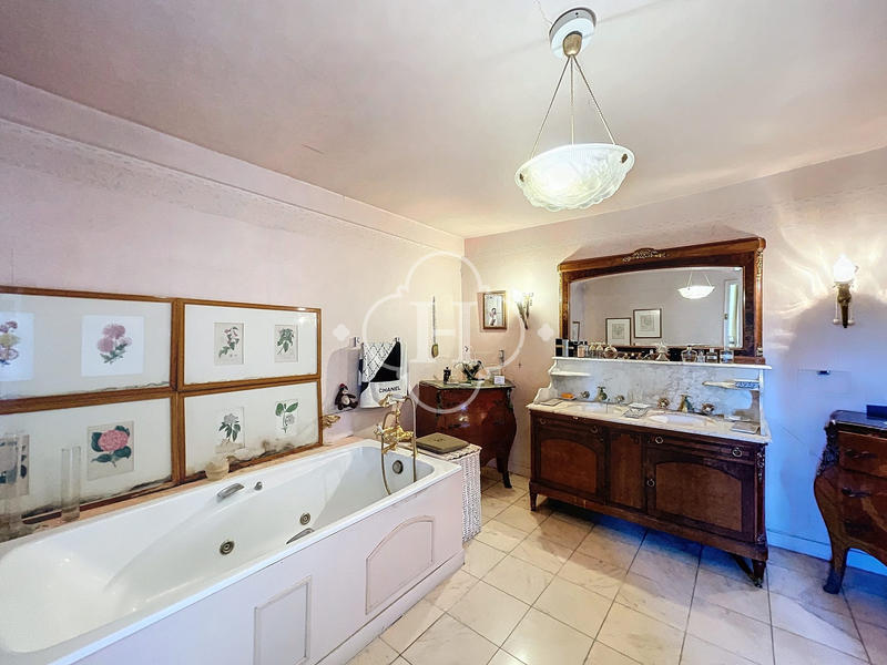 Maison ancienne - 316 m² - 8 pièces